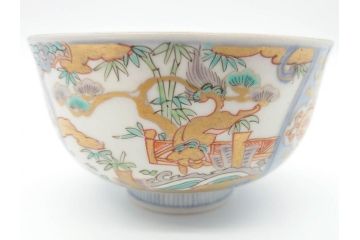 江戸期　古伊万里　金彩　色絵　約12cm　3.8寸　一つ一つ丁寧に絵付けされた豪華な蓋付き茶碗3客セット(獅子、松竹、和食器、三寸八分)(R-070415)