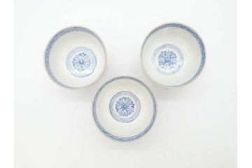 江戸期　古伊万里　金彩　色絵　約12cm　3.8寸　一つ一つ丁寧に絵付けされた豪華な蓋付き茶碗3客セット(獅子、松竹、和食器、三寸八分)(R-070416)