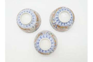 江戸期　古伊万里　金彩　色絵　約12cm　3.8寸　一つ一つ丁寧に絵付けされた豪華な蓋付き茶碗3客セット(獅子、松竹、和食器、三寸八分)(R-070416)