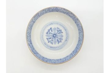 江戸期　古伊万里　金彩　色絵　約12cm　3.8寸　一つ一つ丁寧に絵付けされた豪華な蓋付き茶碗3客セット(獅子、松竹、和食器、三寸八分)(R-070416)