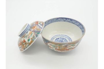 江戸期　古伊万里　金彩　色絵　約12cm　3.8寸　一つ一つ丁寧に絵付けされた豪華な蓋付き茶碗3客セット(獅子、松竹、和食器、三寸八分)(R-070416)