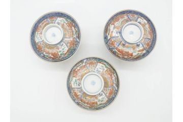 江戸期　古伊万里　金彩　色絵　約12cm　3.8寸　一つ一つ丁寧に絵付けされた豪華な蓋付き茶碗3客セット(獅子、松竹、和食器、三寸八分)(R-070417)