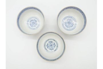 江戸期　古伊万里　金彩　色絵　約12cm　3.8寸　一つ一つ丁寧に絵付けされた豪華な蓋付き茶碗3客セット(獅子、松竹、和食器、三寸八分)(R-070417)