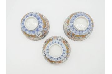 江戸期　古伊万里　金彩　色絵　約12cm　3.8寸　一つ一つ丁寧に絵付けされた豪華な蓋付き茶碗3客セット(獅子、松竹、和食器、三寸八分)(R-070417)