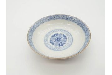 江戸期　古伊万里　金彩　色絵　約12cm　3.8寸　一つ一つ丁寧に絵付けされた豪華な蓋付き茶碗3客セット(獅子、松竹、和食器、三寸八分)(R-070417)