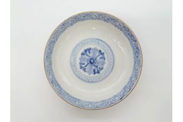 江戸期　古伊万里　金彩　色絵　約12cm　3.8寸　一つ一つ丁寧に絵付けされた豪華な蓋付き茶碗3客セット(獅子、松竹、和食器、三寸八分)(R-070417)