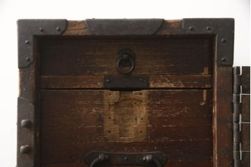 和製アンティーク　珍品!!　関東　荘厳な雰囲気を醸し出す金具の立派な総桐船箪笥(掛硯型、懸硯型、金庫箪笥、総桐箪笥、総桐たんす、舟箪笥、時代箪笥、帳場箪笥、小物収納、小引き出し)(R-070426)