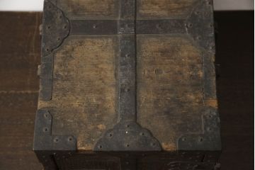 和製アンティーク　珍品!!　関東　荘厳な雰囲気を醸し出す金具の立派な総桐船箪笥(掛硯型、懸硯型、金庫箪笥、総桐箪笥、総桐たんす、舟箪笥、時代箪笥、帳場箪笥、小物収納、小引き出し)(R-070426)