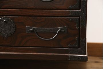 中古　志太民芸家具　天板・脚または台輪を付けてリメイク　美しい杢目が上質な和の雰囲気を演出するローチェスト(サイドボード、サイドチェスト、ローボード、和箪笥、収納箪笥、整理タンス、引き出し、テレビ台、テレビボード)(R-070428)