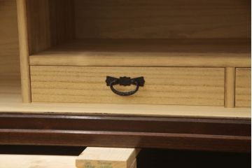 中古　志太民芸家具　脚(台輪)付きリメイク　美しい杢目が上質な和の雰囲気を演出するローチェスト(サイドボード、サイドチェスト、ローボード、和箪笥、収納箪笥、整理タンス、引き出し、テレビ台、テレビボード)(R-070429)