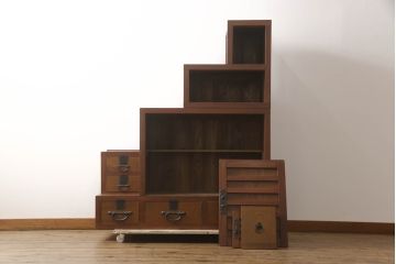 和製ビンテージ　高級工芸家具　総欅(ケヤキ)材　古金具リメイク　職人手作り　小振りな階段箪笥(階段タンス、収納たんす、和箪笥、時代箪笥、引き出し、ヴィンテージ)(R-070433)