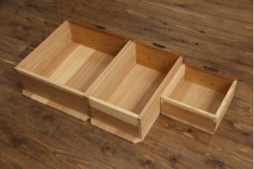 和製ビンテージ　高級工芸家具　総欅(ケヤキ)材　古金具リメイク　職人手作り　小振りな階段箪笥(階段タンス、収納たんす、和箪笥、時代箪笥、引き出し、ヴィンテージ)(R-070433)