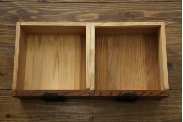 和製ビンテージ　高級工芸家具　総欅(ケヤキ)材　古金具リメイク　職人手作り　小振りな階段箪笥(階段タンス、収納たんす、和箪笥、時代箪笥、引き出し、ヴィンテージ)(R-070433)