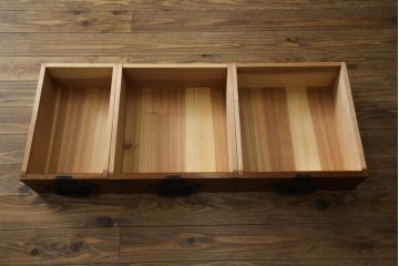 和製ビンテージ　高級工芸家具　総欅(ケヤキ)材　古金具リメイク　職人手作り　小振りな階段箪笥(階段タンス、収納たんす、和箪笥、時代箪笥、引き出し、ヴィンテージ)(R-070433)
