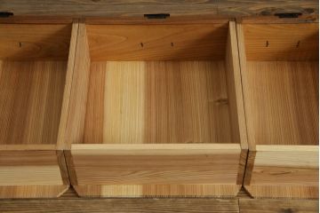 和製ビンテージ　高級工芸家具　総欅(ケヤキ)材　古金具リメイク　職人手作り　小振りな階段箪笥(階段タンス、収納たんす、和箪笥、時代箪笥、引き出し、ヴィンテージ)(R-070433)