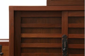 和製ビンテージ　高級工芸家具　総欅(ケヤキ)材　古金具リメイク　職人手作り　小振りな階段箪笥(階段タンス、収納たんす、和箪笥、時代箪笥、引き出し、ヴィンテージ)(R-070433)