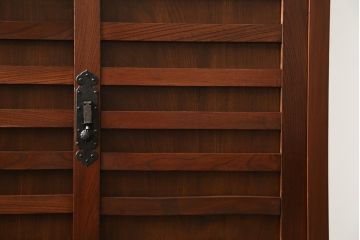 和製ビンテージ　高級工芸家具　総欅(ケヤキ)材　古金具リメイク　職人手作り　小振りな階段箪笥(階段タンス、収納たんす、和箪笥、時代箪笥、引き出し、ヴィンテージ)(R-070433)