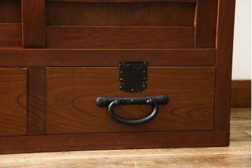 和製ビンテージ　高級工芸家具　総欅(ケヤキ)材　古金具リメイク　職人手作り　小振りな階段箪笥(階段タンス、収納たんす、和箪笥、時代箪笥、引き出し、ヴィンテージ)(R-070433)