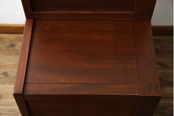 和製ビンテージ　高級工芸家具　総欅(ケヤキ)材　古金具リメイク　職人手作り　小振りな階段箪笥(階段タンス、収納たんす、和箪笥、時代箪笥、引き出し、ヴィンテージ)(R-070433)