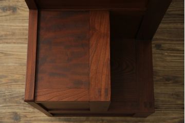 和製ビンテージ　高級工芸家具　総欅(ケヤキ)材　古金具リメイク　職人手作り　小振りな階段箪笥(階段タンス、収納たんす、和箪笥、時代箪笥、引き出し、ヴィンテージ)(R-070433)