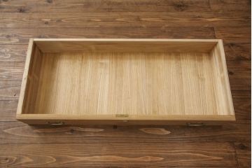 中古　国産　職人手造り　天板・脚または台輪リメイク　上品な佇まいが魅力の桐箪笥(桐たんす、並厚、和タンス、引き出し、衣装箪笥、収納箪笥)(R-070435)