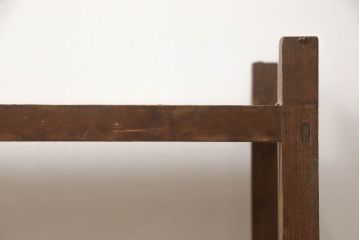 和製アンティーク　昭和レトロ　シンプルなデザインが取り入れやすい小振りの飾り棚(オープンラック、ブックシェルフ、本棚、陳列棚、ディスプレイラック)(R-070438)