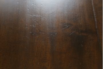 中古　伝統工芸　軽井沢彫り　咲き誇る桜の彫刻が美しいダイニングテーブル(作業台、食卓、2人掛け、二人掛け)(R-070439)