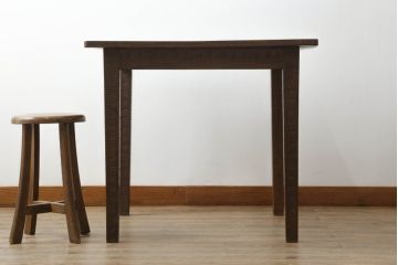 中古　伝統工芸　軽井沢彫り　咲き誇る桜の彫刻が美しいダイニングテーブル(作業台、食卓、2人掛け、二人掛け)(R-070439)
