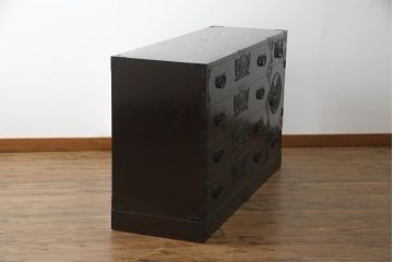中古　欅産業　凝ったつくりの大振りの金具が目を惹く仙台箪笥サイドボード(サイドチェスト、ローチェスト、収納箪笥、衣装箪笥、引き出し)(R-070443)