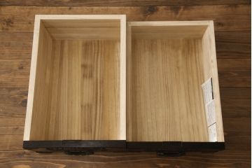 中古　欅産業　凝ったつくりの大振りの金具が目を惹く仙台箪笥サイドボード(サイドチェスト、ローチェスト、収納箪笥、衣装箪笥、引き出し)(R-070443)