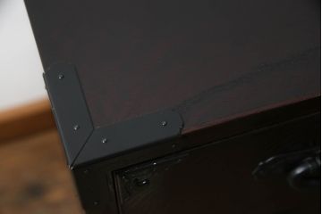 中古　欅産業　凝ったつくりの大振りの金具が目を惹く仙台箪笥サイドボード(サイドチェスト、ローチェスト、収納箪笥、衣装箪笥、引き出し)(R-070443)