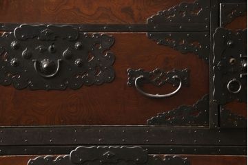和製アンティーク　明治期　前面欅(ケヤキ)材・中桐材　金具の立派な佐渡箪笥(小木箪笥、和たんす、時代箪笥、収納箪笥、引き出し、重ねタンス、アンティーク箪笥)(R-070445)