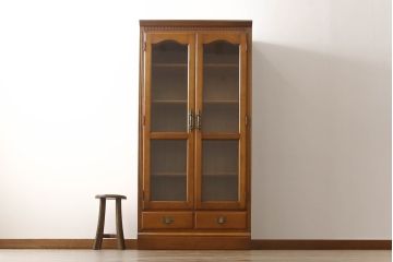 中古　横浜クラシック家具　ダニエル(daniel)　温もりを感じる色合いとクラシカルな佇まいが魅力のブックケース(本箱、収納棚、キャビネット、飾り棚)(R-070448)