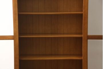 中古　横浜クラシック家具　ダニエル(daniel)　温もりを感じる色合いとクラシカルな佇まいが魅力のブックケース(本箱、収納棚、キャビネット、飾り棚)(R-070448)
