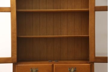 中古　横浜クラシック家具　ダニエル(daniel)　温もりを感じる色合いとクラシカルな佇まいが魅力のブックケース(本箱、収納棚、キャビネット、飾り棚)(R-070448)