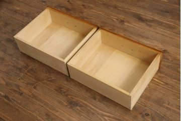 中古　横浜クラシック家具　ダニエル(daniel)　温もりを感じる色合いとクラシカルな佇まいが魅力のブックケース(本箱、収納棚、キャビネット、飾り棚)(R-070448)