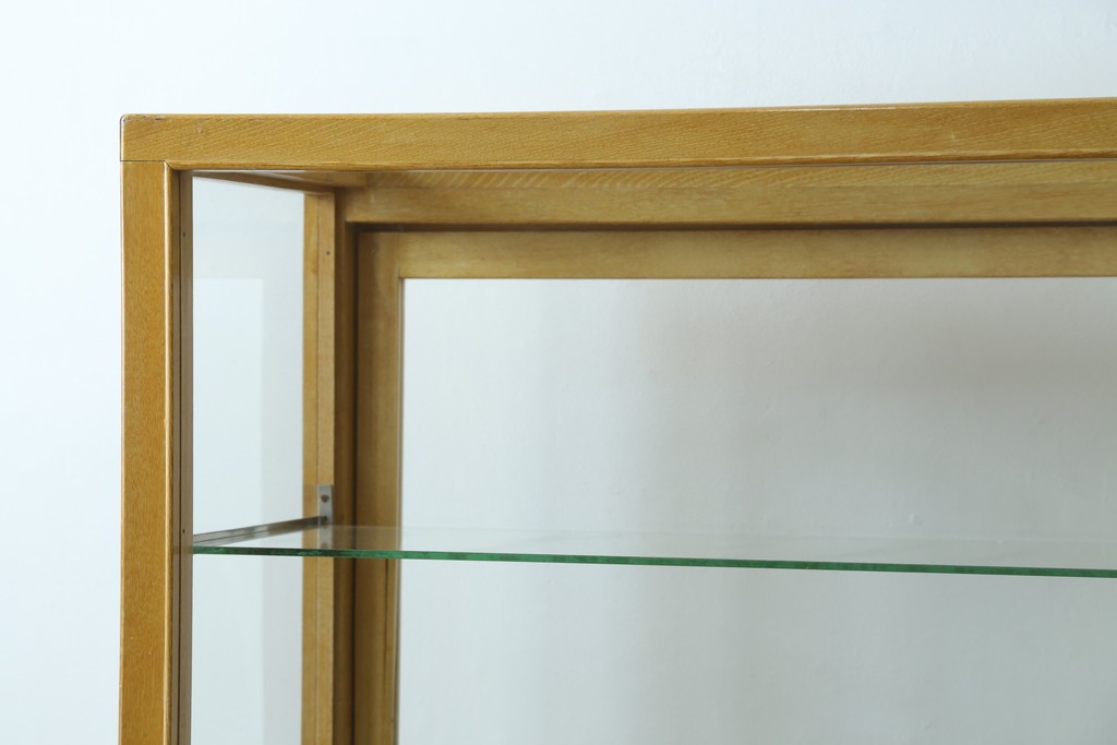 和製ビンテージ　美品　昭和レトロ　ナラ(楢)材の大振りな薄型ガラスケース　(R-070461)