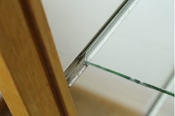 和製ビンテージ　美品　昭和レトロ　ナラ(楢)材の大振りな薄型ガラスケース　(R-070461)