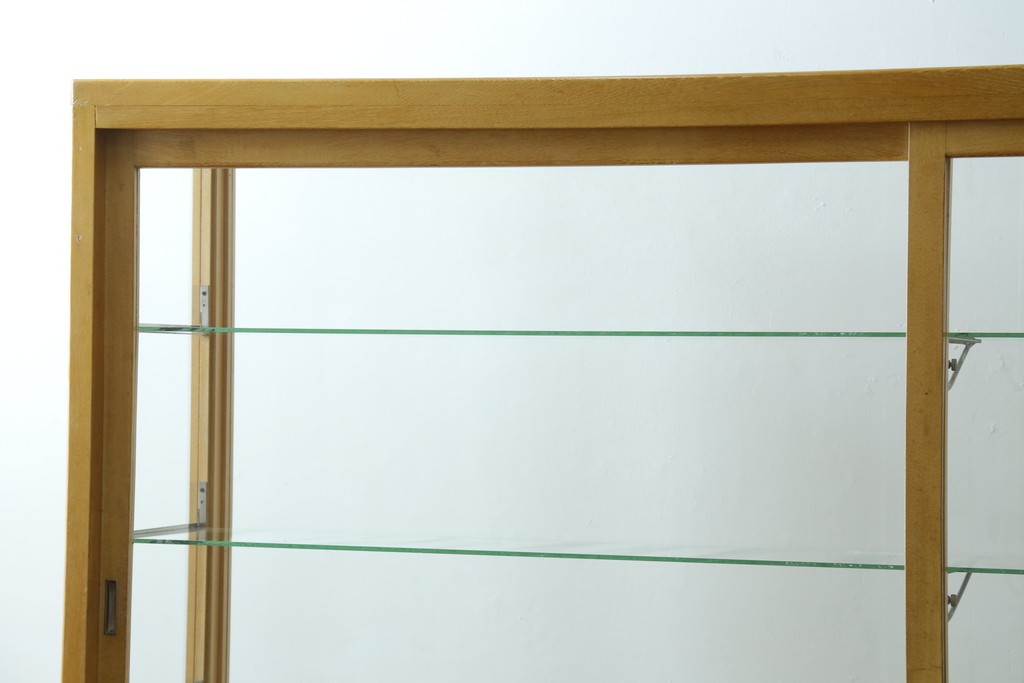 和製ビンテージ　美品　昭和レトロ　ナラ(楢)材の大振りな薄型ガラスケース　(R-070461)