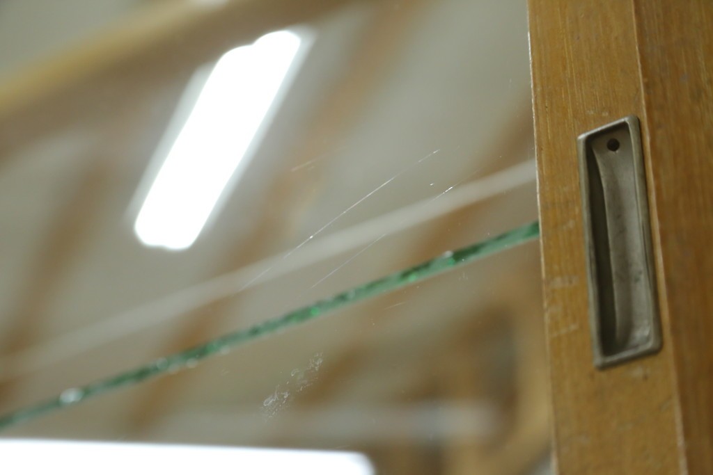 和製ビンテージ　美品　昭和レトロ　ナラ(楢)材の大振りな薄型ガラスケース　(R-070461)