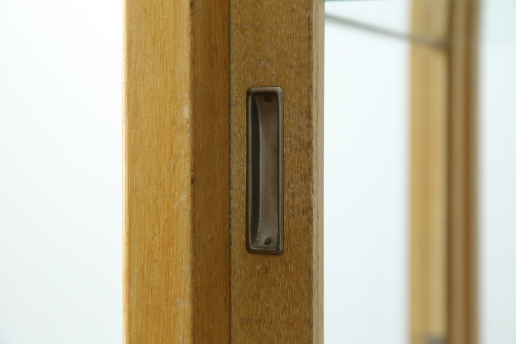 和製ビンテージ　美品　昭和レトロ　ナラ(楢)材の大振りな薄型ガラスケース　(R-070461)