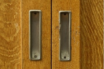 和製ビンテージ　美品　昭和レトロ　ナラ(楢)材の大振りな薄型ガラスケース　(R-070461)