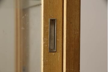 和製ビンテージ　美品　昭和レトロ　ナラ(楢)材の大振りな薄型ガラスケース(Gケース、ショーケース、コレクションケース、キャビネット、飾り棚、陳列棚、店舗什器、ヴィンテージ)(R-070461)