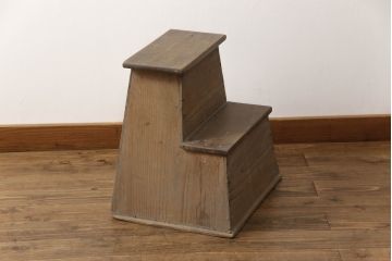 和製アンティーク　古い木味とシンプルなデザインが魅力の踏み台(ステップ、ラダー、飾り台、花台)(R-070464)