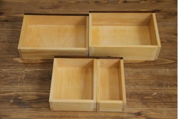 和製ビンテージ　北海道民芸家具　絶版品　赤みがかった色合いが魅力的な小引き出し(整理箱、小物収納、卓上収納、チェスト、ヴィンテージ)(R-070465)