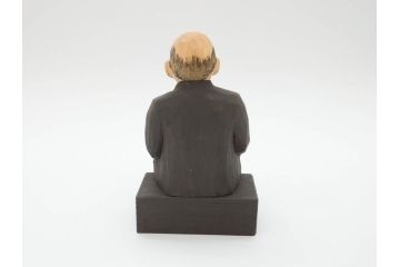 松澤登美雄作　アザレアギャラリー　思い出を切り取った様な温もりを感じる木彫り人形2体(彫刻、オブジェ、置物、夫婦人形、おじいちゃん、おばあちゃん)(R-070474)