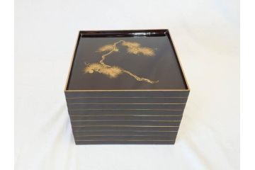 金蒔絵　木製　繊細に描かれた松の沈金が美しいお膳10枚セット(漆器、お盆、和食器)(R-070484)