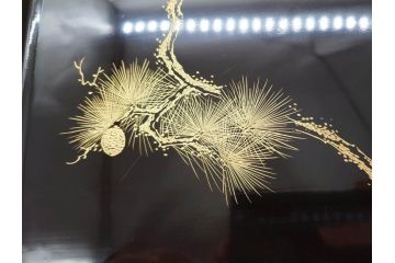金蒔絵　木製　繊細に描かれた松の沈金が美しいお膳10枚セット(漆器、お盆、和食器)(R-070484)