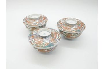 幕末〜明治期　伊万里　金彩　約13cm　4.3寸　華やかな色絵が食卓に彩を与える蓋付き茶碗3客セット(獅子、松竹、和食器、四寸三分)(R-070488)