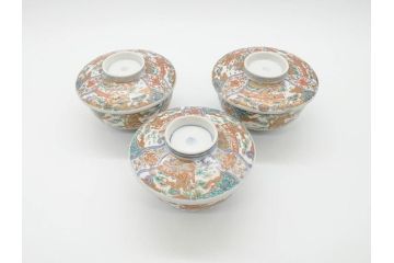 幕末〜明治期　伊万里　金彩　約13cm　4.3寸　華やかな色絵が食卓に彩を与える蓋付き茶碗3客セット(獅子、松竹、和食器、四寸三分)(R-070488)